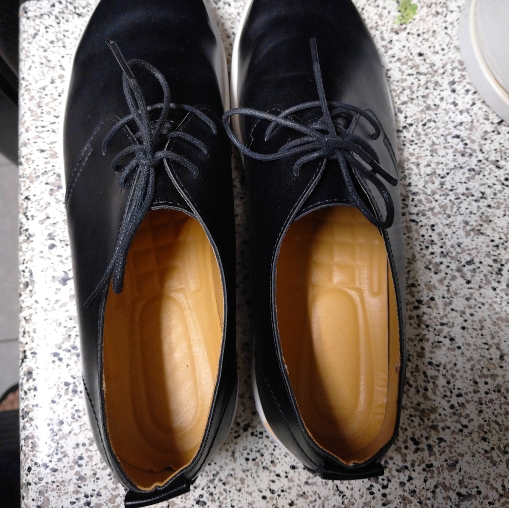 Shoes - Picture 2 of 6